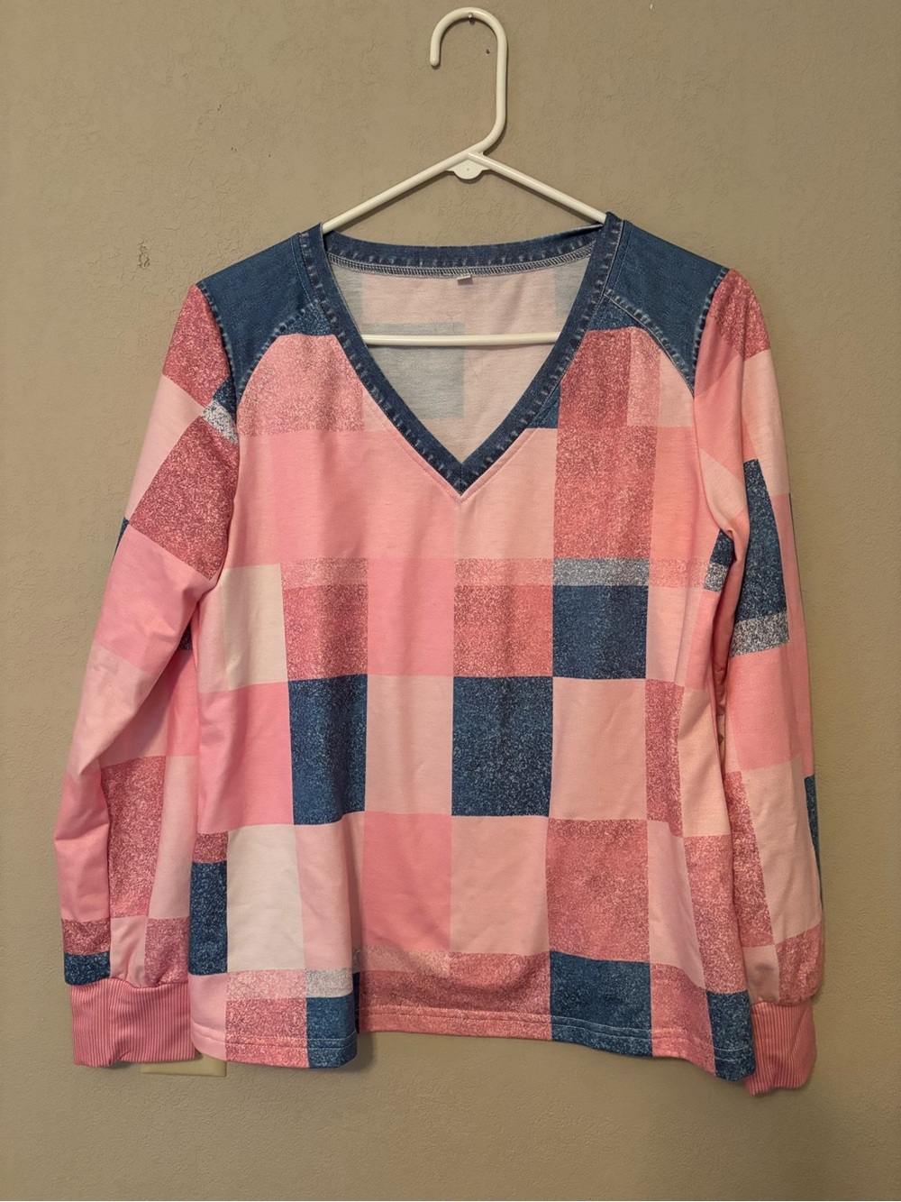 Women’s Pink & Blue Plaid V-Neck Long Sleeve Top oversized medium